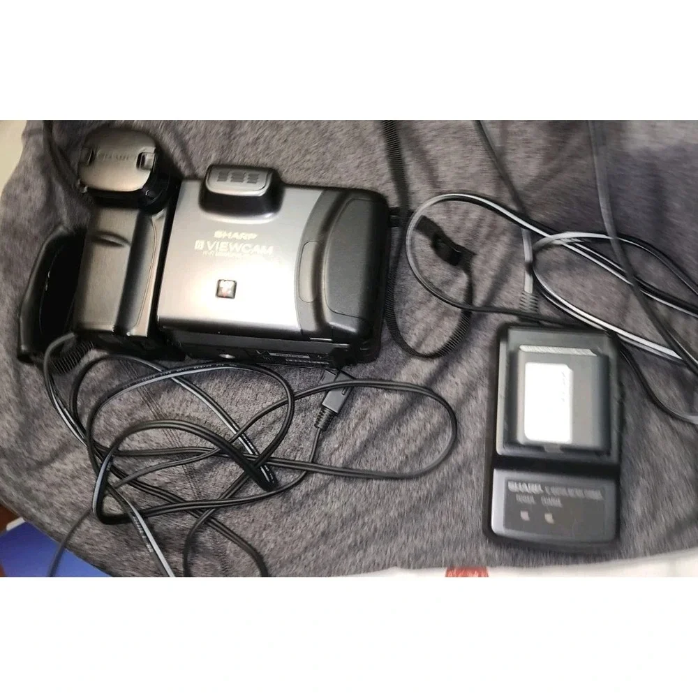Sharp Viewcam VL-E34 8mm Video8 Analog Cassette Camcorder Works Tested W Charger